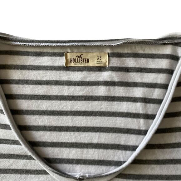 𝅺$ 5 add on $ Hollister stripe logo t size xs - Picture 3 of 10